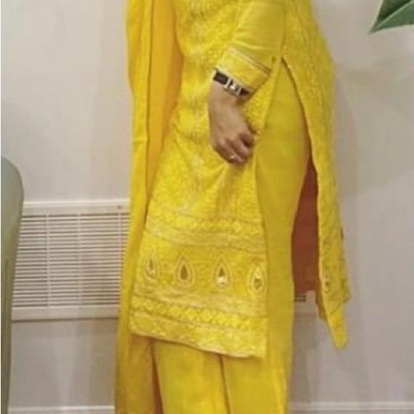 Beautiful Punjabi and Pakistani suit. Different style and material. - Picture 10 of 10